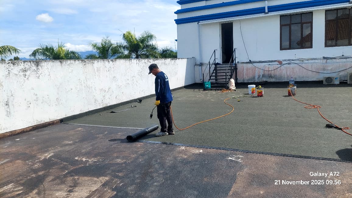 Perusahaan waterproofing atap dak bocor Di Daeng
